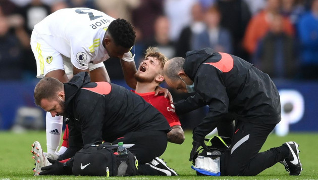 Сыртқа айналып кетті. "Ливерпуль" ойыншысы матч кезінде ауыр жарақат алды