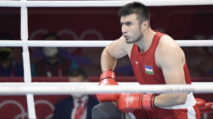 Өзбекстандық Олимпиада чемпионы британиялық боксшыны рингте шалқадан түсірді