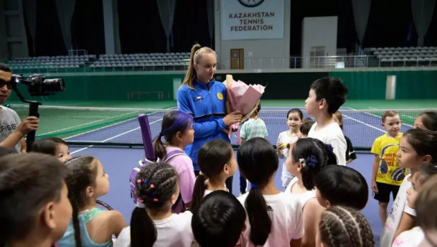 Қазақстанның бірінші ракеткасы жас теннисшілерге 2,5 миллион теңгеден сыйлады