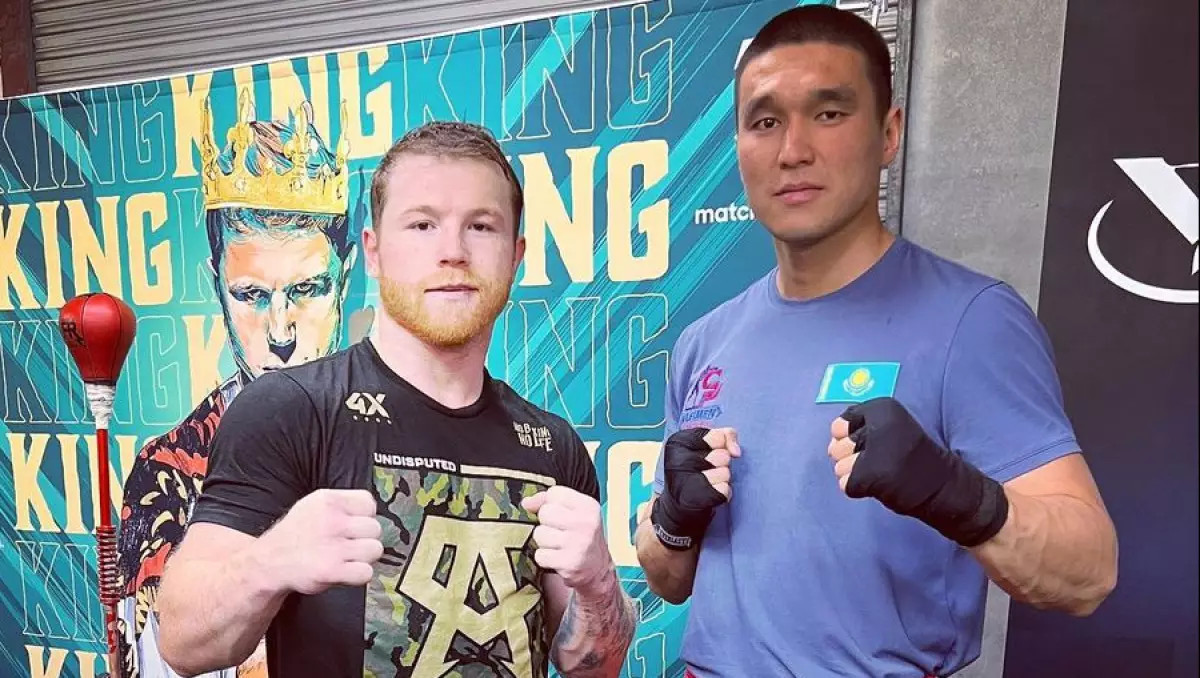 Қазақ боксшы нокаутпен жеңістен соң "Канело" мен Мунгияға үн қаты