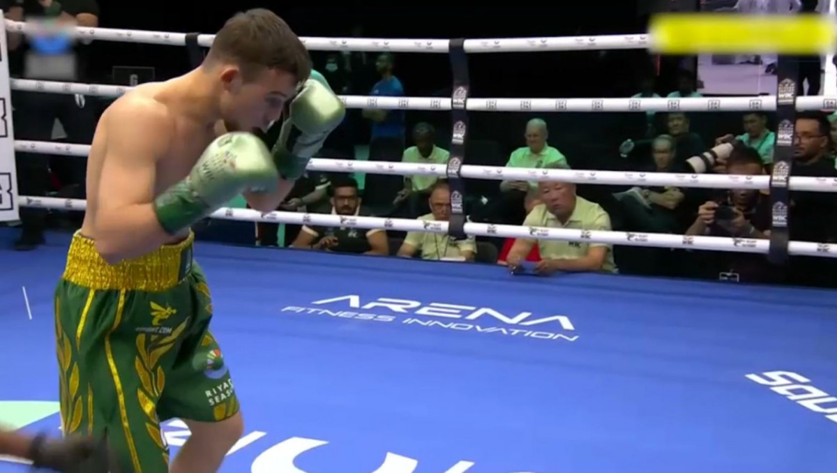 Қазақ боксшы бұрын жеңілмеген қарсыласты бір соққымен құлатты