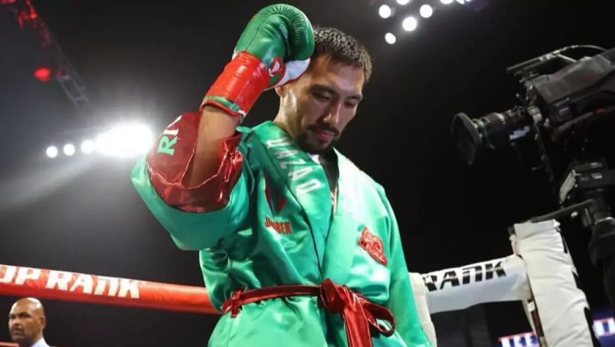 10 нокауты бар боксшы Жәнібекпен айқасуға Қазақстанға келмей қойды