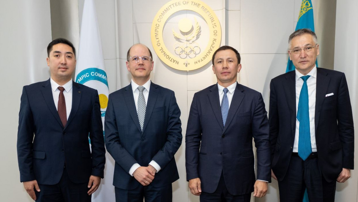 Головкин Халықаралық баскетбол федерациясының бас хатшысымен кездесті