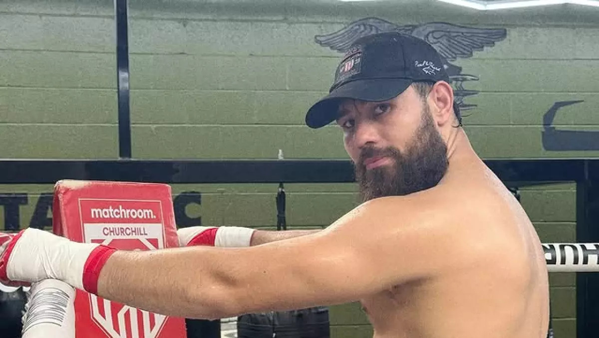 Сенсациялық айқастан кейін Ахмедовті бокстан шеттеді