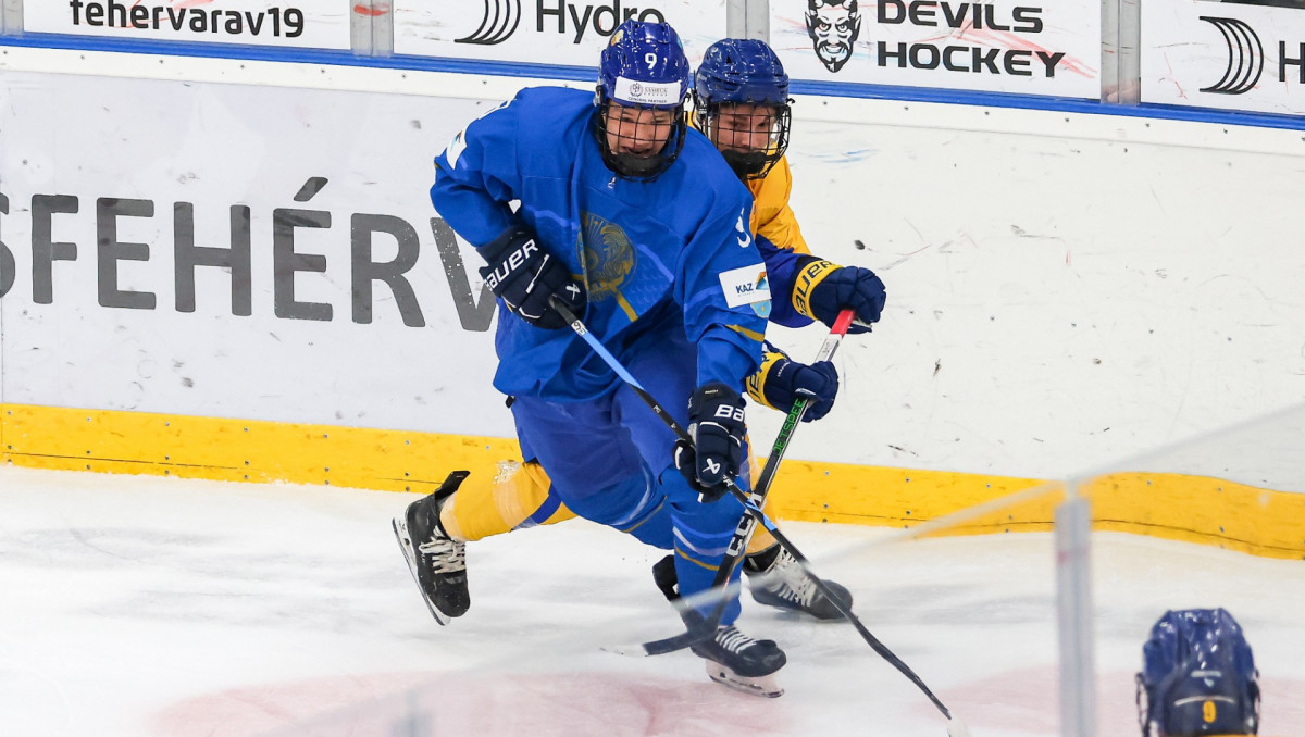 Қазақстанның жас хоккейшілері ӘЧ-де үшінші болды