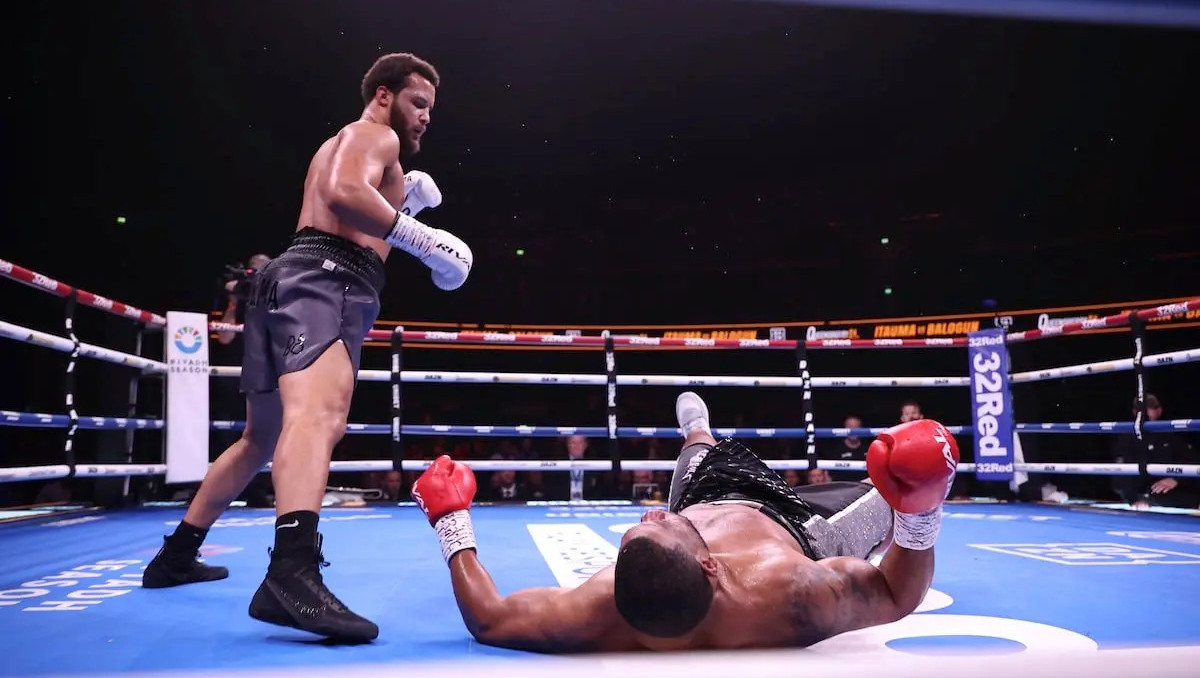 Ұшырып түсірді. Ауыр салмақтағы жекпе-жек нокаутпен бітті