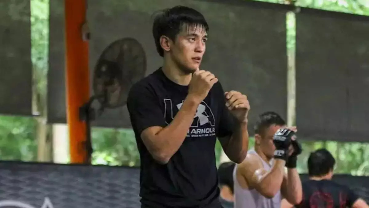 UFC Азат Мақсұмның айқасын негізгі кардтан алып тастады