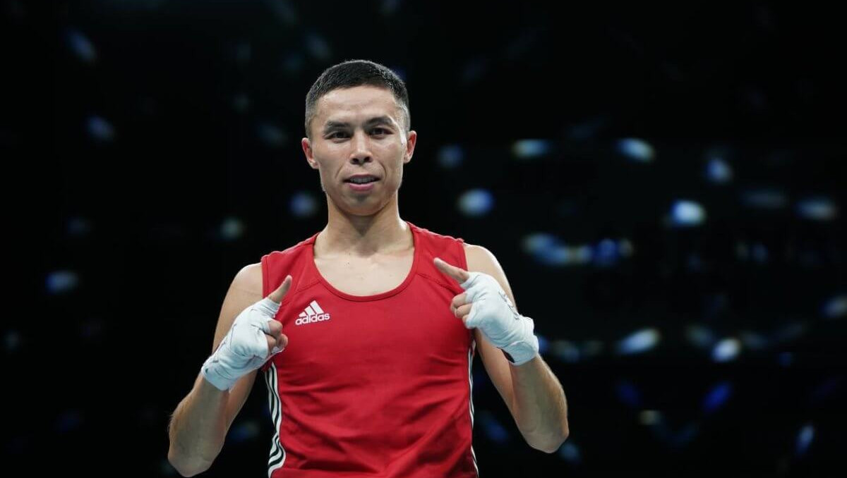 Сәкен Бибосынов кәсіпқой бокста дебют жасайды