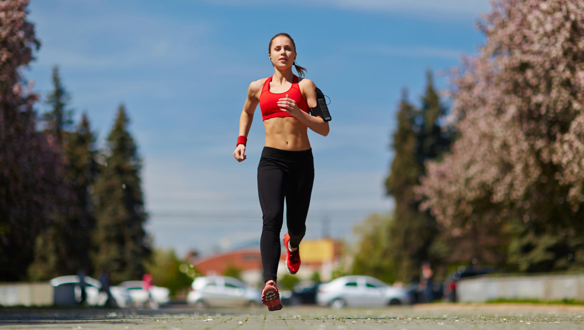 Таңертең немесе кешке: қай кезде жүгірген пайдалы?