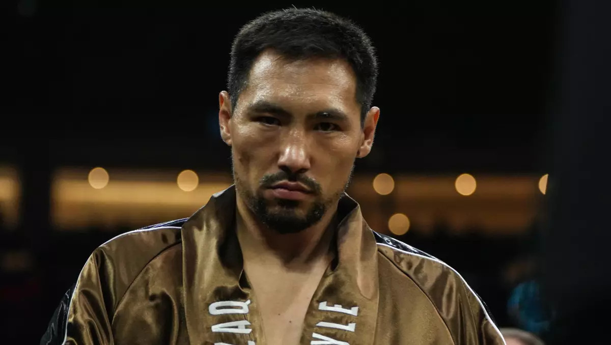 WBC чемпионы Әлімханұлын "лақтырып" кетті