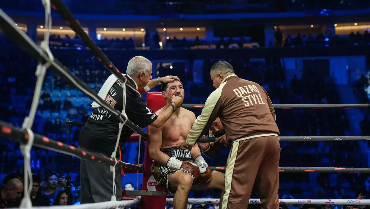 17 нокауты бар үш дүркін чемпион Әлімханұлын сабауға уәде берді