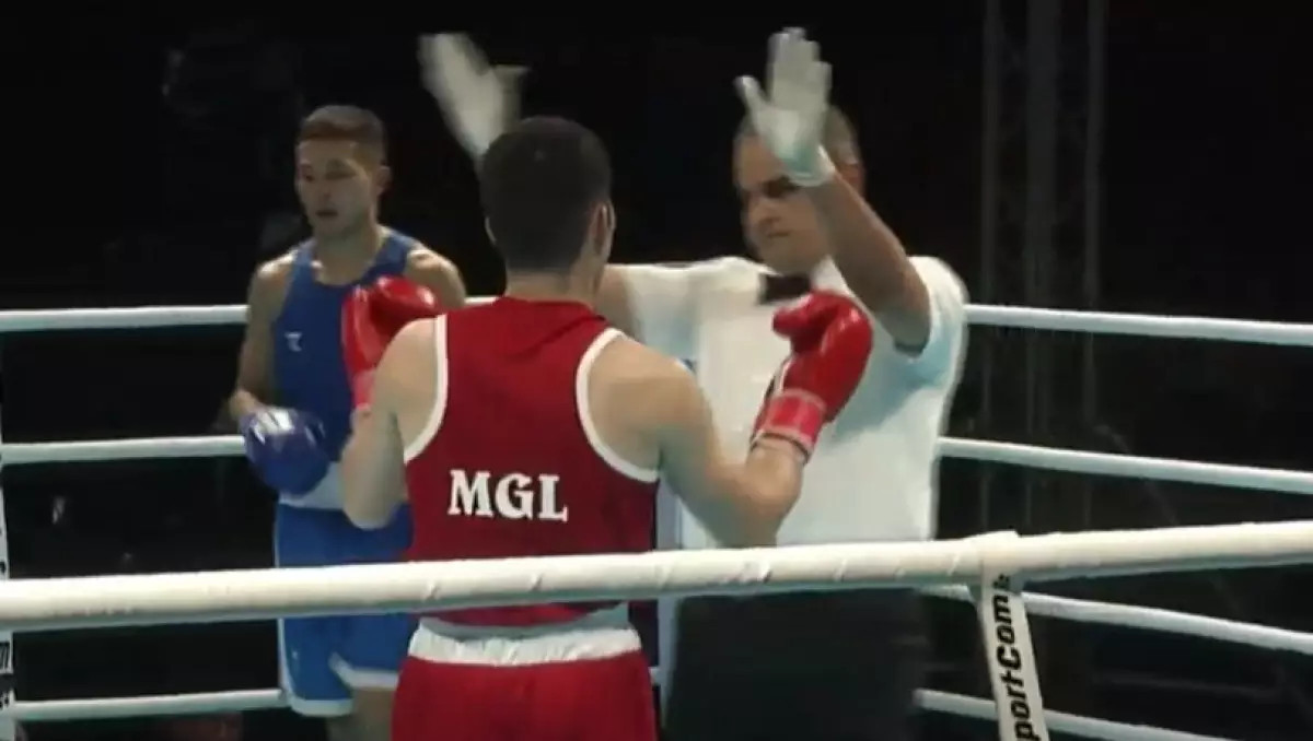 Басқа ел құрамасындағы қазақ боксшы қарсыласын нокаутқа түсірді