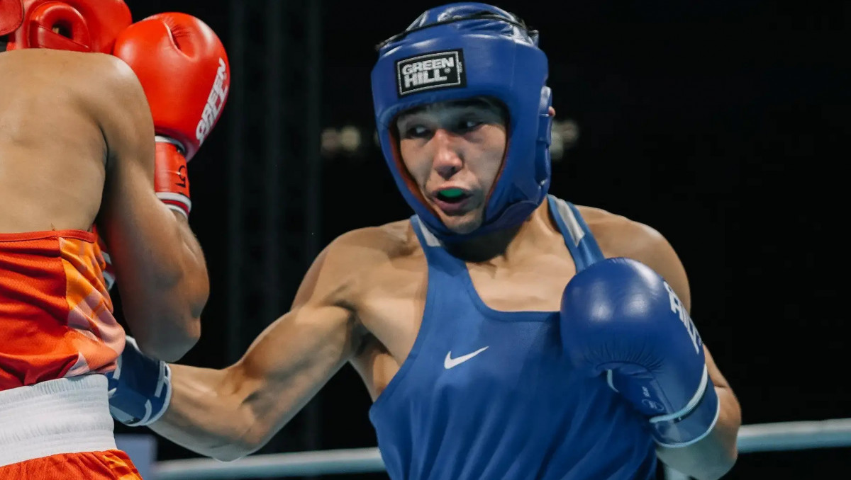 Қазақ боксшының АЧ-дегі айқасын төрешіге тоқтатуға тура келді