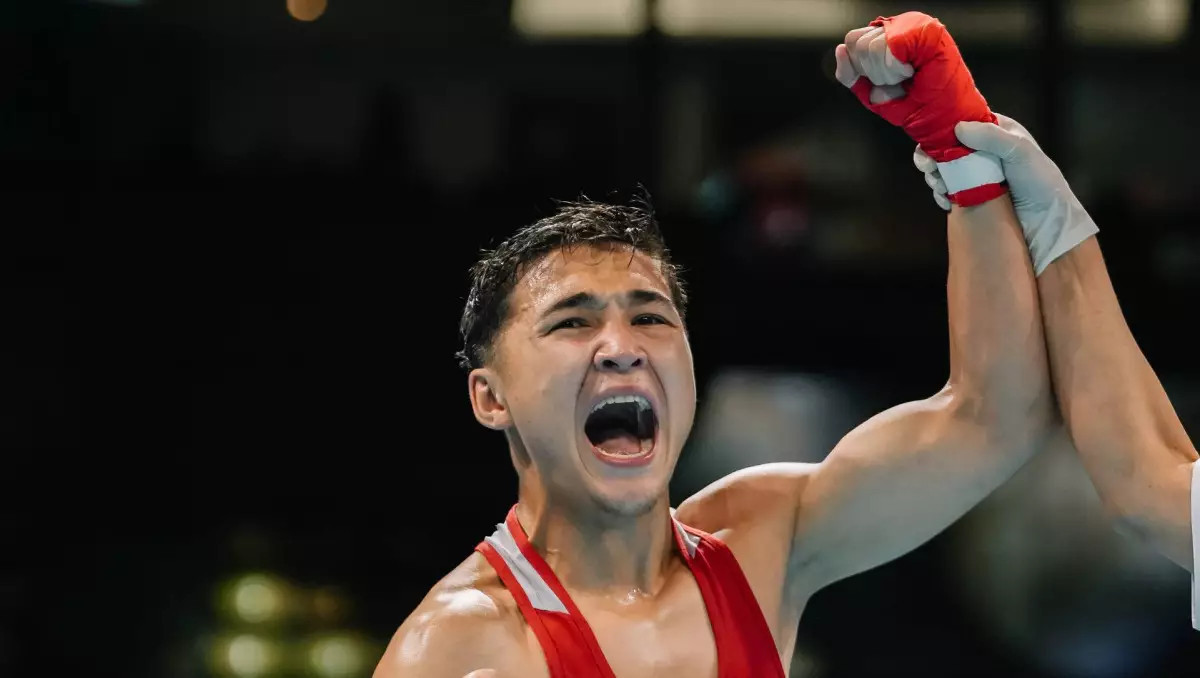 Финалға өтті! Тағы бір қазақ боксшы өзбек қарсыласын жеңді