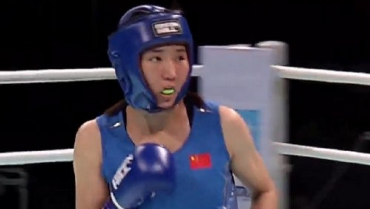 Нокдаунға түсірді. Өзге ел құрамасындағы қазақ боксшы АЧ алтынын жеңіп алды