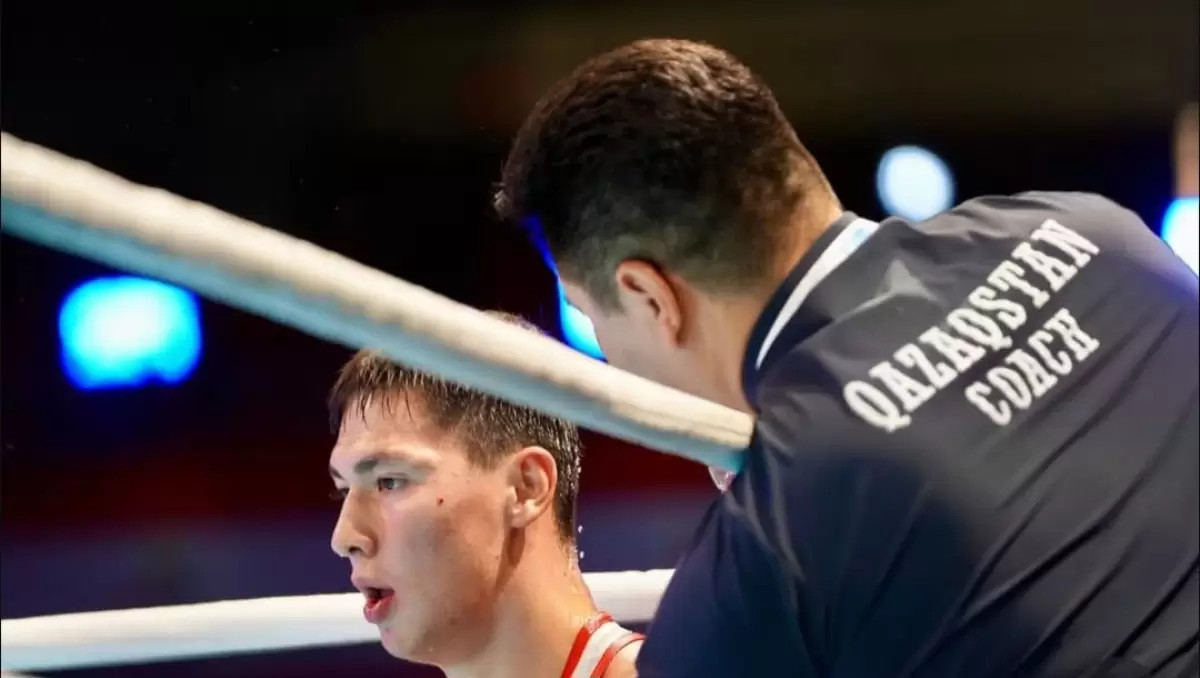 Өзбек пен қазақ боксшы АЧ алтыны үшін нағыз айқасқа түсті