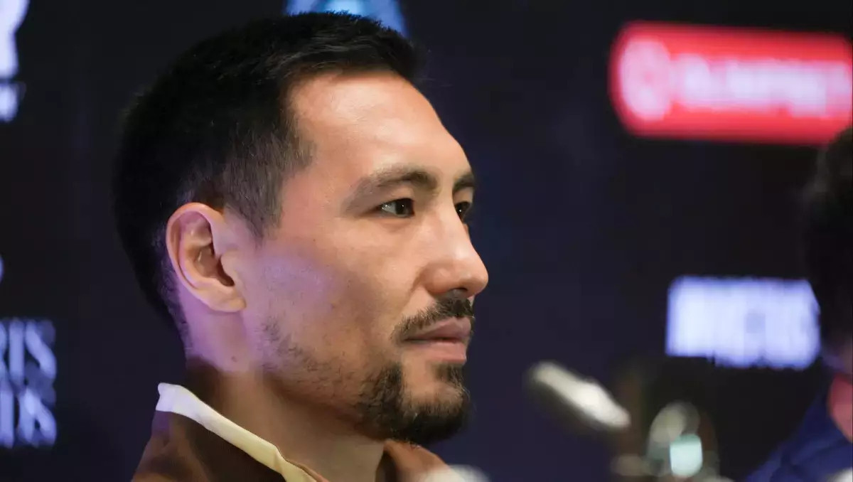 "Бәрі қорқып қашуда". Жеңілмеген боксшы Әлімханұлын жекпе-жекке шақырды