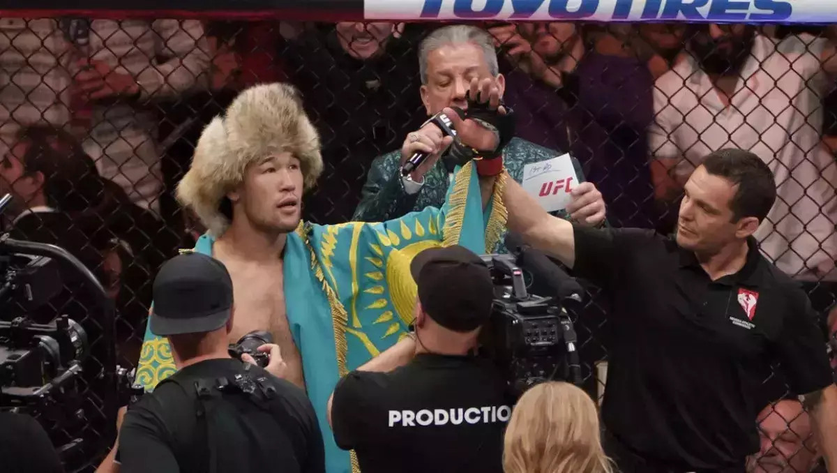 Бірінші қазақ! Шавкат Рахмонов UFC чемпионын ығыстырды
