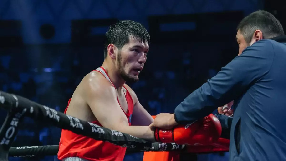 Нұрбек Оралбай ӘЧ-де бірінші қарсыласын нокаутқа түсірген украиналықпен айқасты