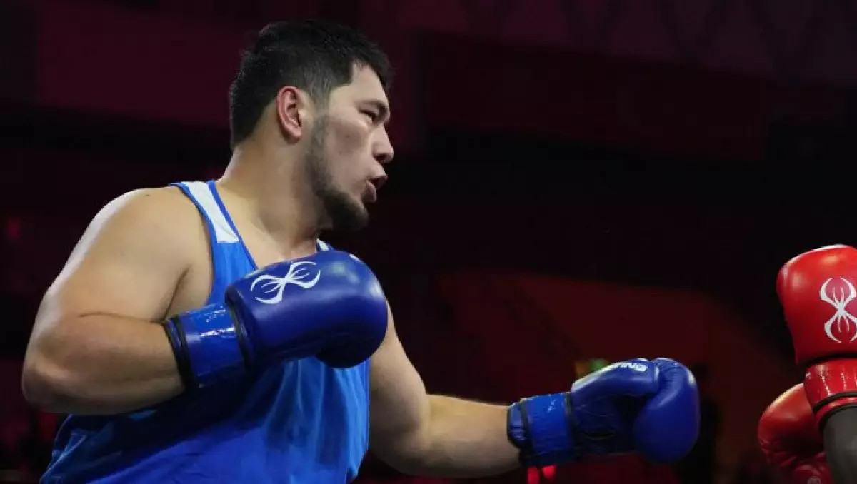 Айбек Оралбай әлем чемпионатында бірінші қарсыласын жапырып өте шықты