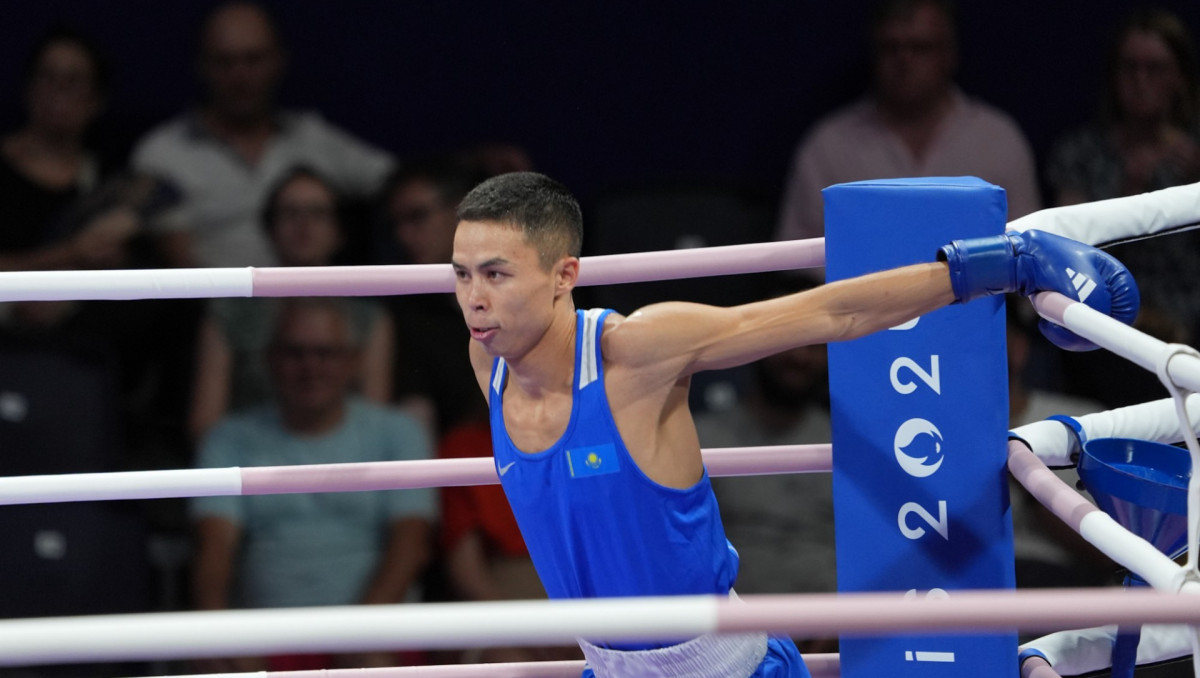 Анасы қызына онлайн порно ситуацияны үйретеді