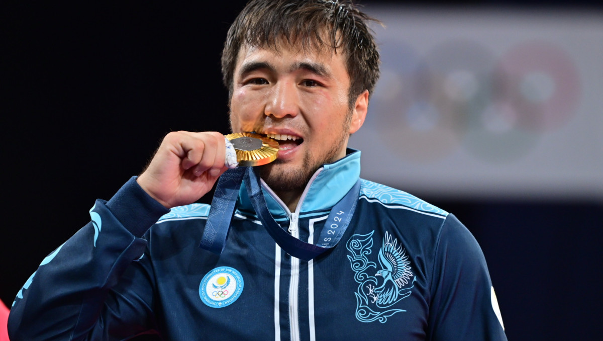 Елдос Сметов сыйға алған көлігін сатуға шығарды