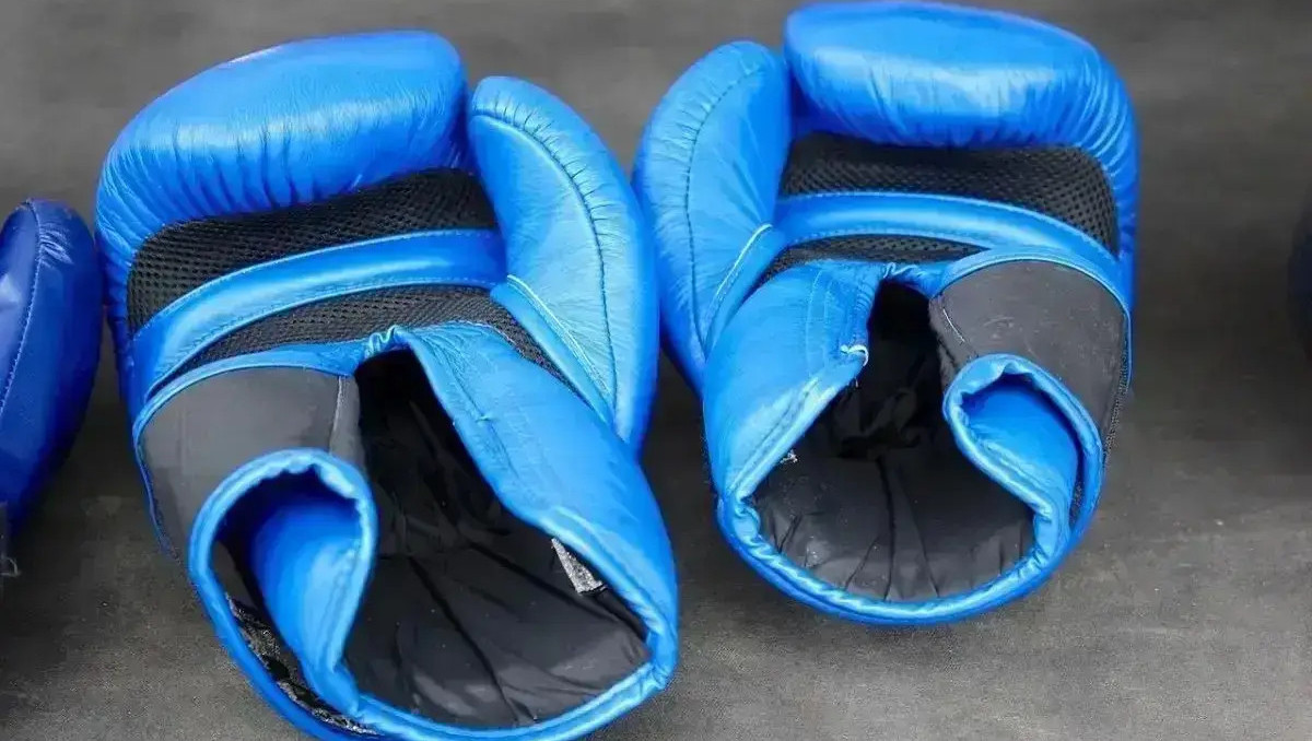 Ауыр салмақтағы қазақстандық боксшы ӘЧ-дегі екінші айқасында жеңілді