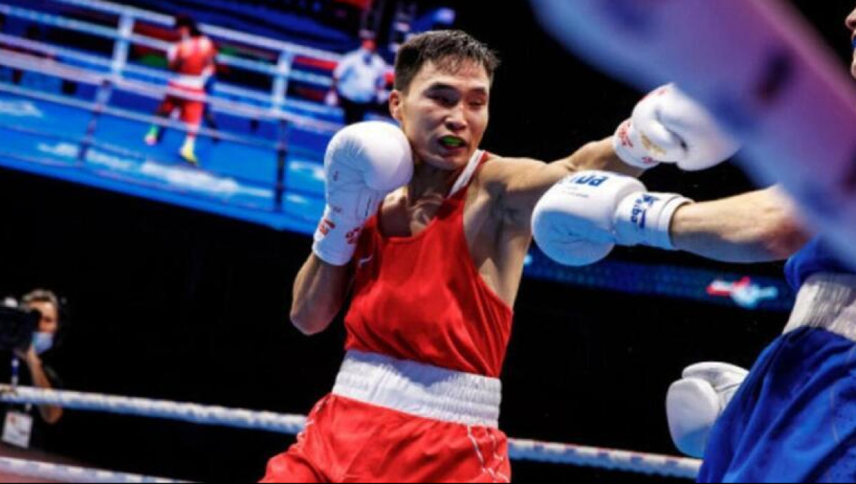 Қазақстандық боксшы өзбекстандық чемпионмен жарақатына қарамай айқасты