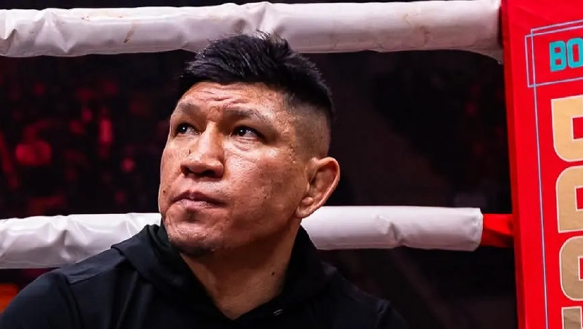 UFC-дің бірінші нөмірі Қуат Хамитовпен айқасуға келісті