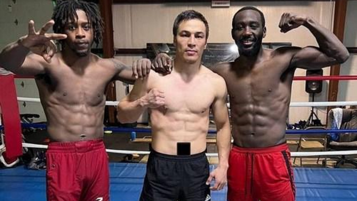 Кроуфордтың командасындағы қазақ Теренстің бокстан кетуіне қатысты ойын айтты