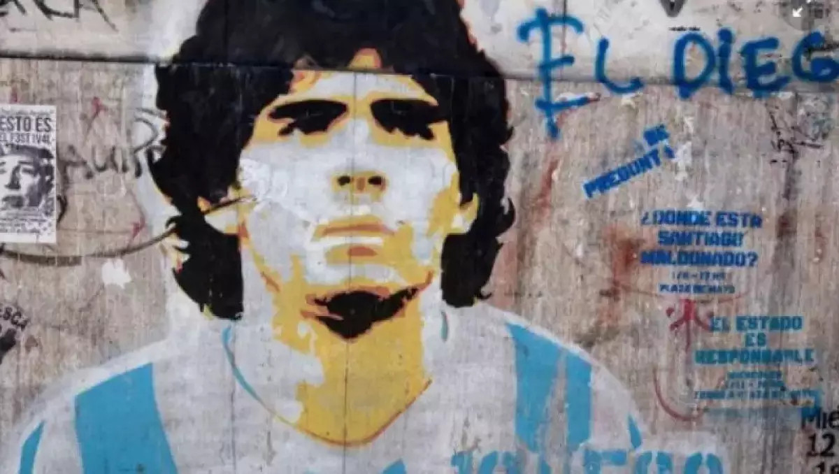 Марадонаның жыртылған футболкасы рекордты соммаға сатылды