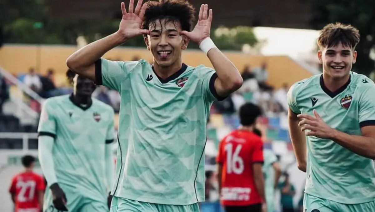 "Қазақстаннан десең...". Испаниялық клубтағы қазақ футболшы нәсілшілдік жайлы