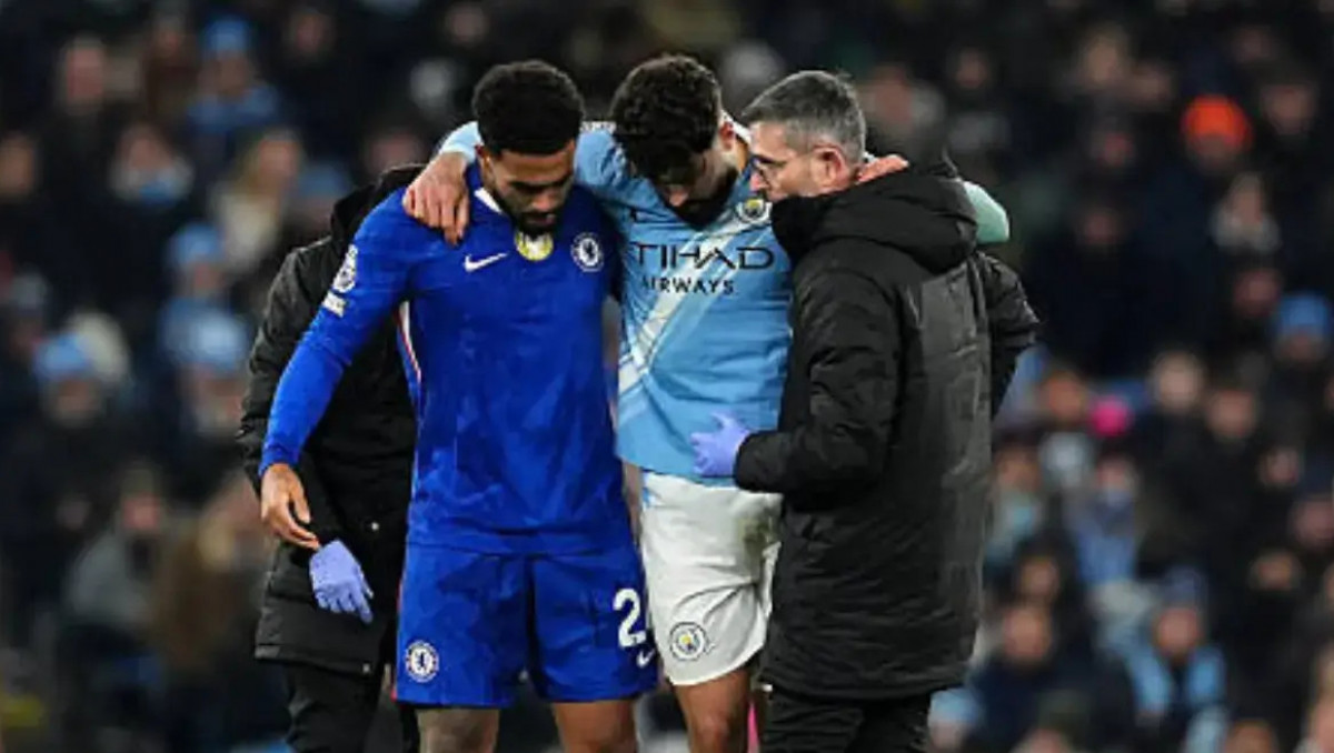 "Ман Сити" АПЛ-дегі ең қымбат қорғаушыдан айырылып қалды