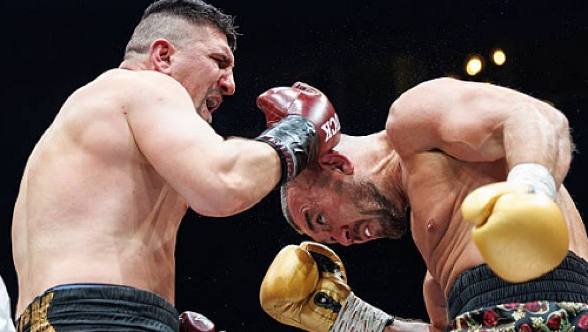 Ауыр салмақта экс чемпион 22 рет жеңілген "мөшекті" нокаутқа түсіре алмады