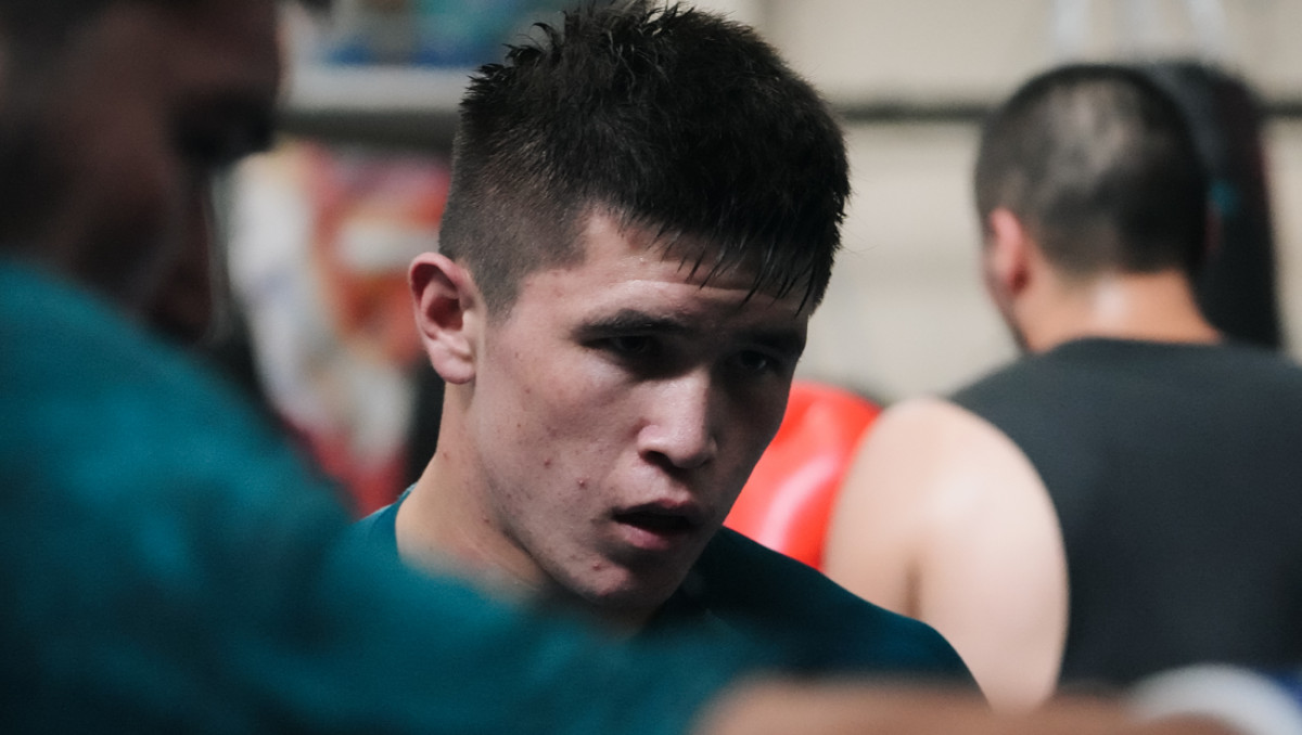 Қазақстанның "ең талантты" жас боксшысы карьерасына қатысты шешім қабылдады