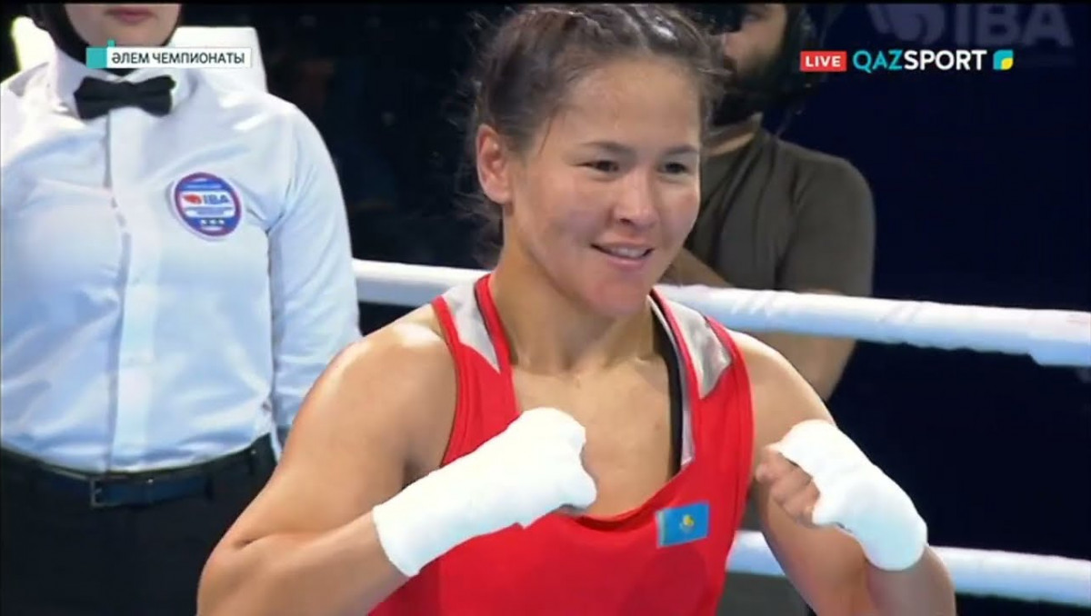 Қазақстандық боксшы кіші ӘЧ-де ринг қожайынын нокдаунға түсірді