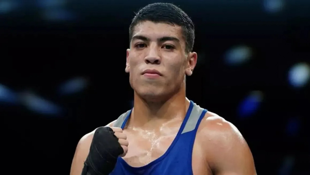 Қазақстан боксшысы кіші ӘЧ-де америкалықты жартылай финалға өткізбеді