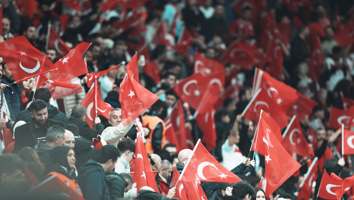 Футболдан Түркия құрамасы іріктеу кезеңнің финалына шықты