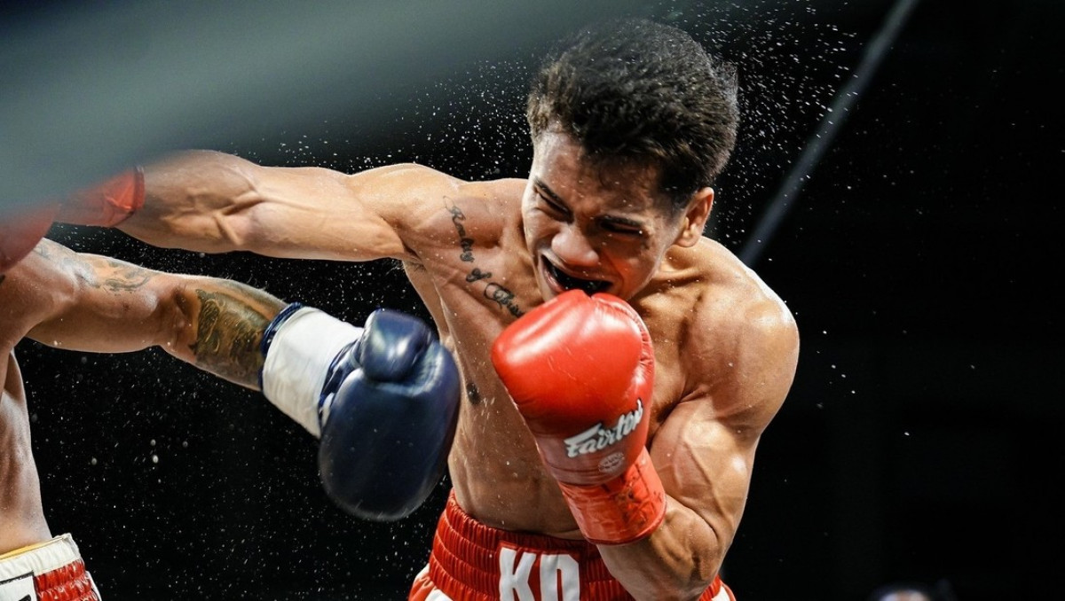 Бір ұрып айналдырып түсірді. IBF-тің іріктеу айқасы бір-ақ минутта ауыр нокаутпен бітті