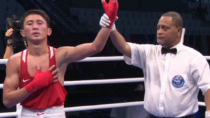 Қазақстандық боксшы өзбекстандық әлем чемпионын нокдаунға түсірді