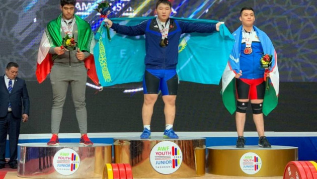 Қазақтың 16 жастағы рекордшысы Азия чемпионатындағы ең мықты ауыратлет ретінде мойындалды