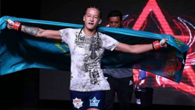 UFC-дегі қазақстандық файтер қыз қарулы "бұзақыға" төтеп берді