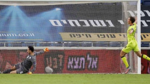 Израиль құрамасының қақпашысы ұлттар лигасында күлкілі гол өткізіп алды