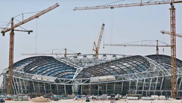 Катардағы стадиондарды салу барысында 67 адам қайтыс болыпты