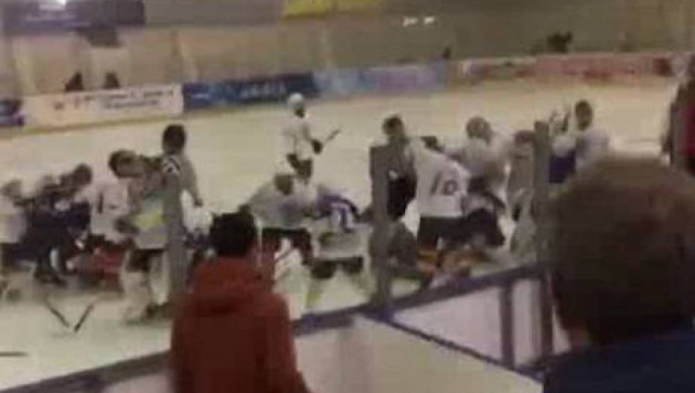 Владикавказда хоккейден өткен жарыста жаппай төбелес болды
