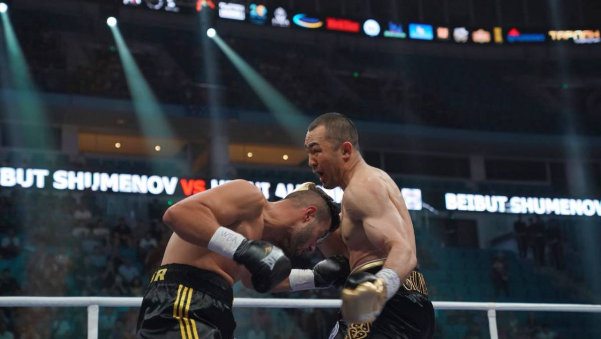 Кәсіпқой боксқа оралған Бейбіт Шүменов WBA чемпиондық белбеуін жеңіп алды