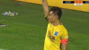 Қытай футбол командасының қақпашысы өрескел қателік жіберді