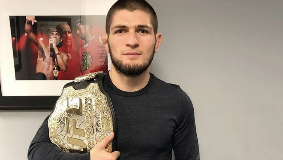 Рамзан Қадыров UFC чемпионының әкесіне қымбат көлік тарту етті