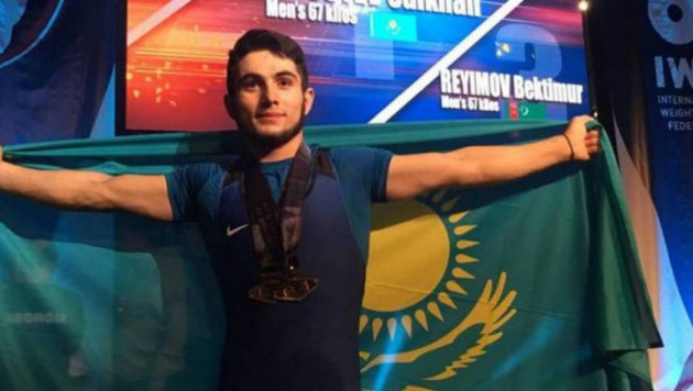 Әлемдік рекорд орнатқан қазақстандық спортшы әлем біріншілігінде үздік ауыр атлет атанды