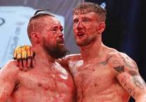 Николас Далби (сол жақта) және Росс Хьюстон. Сурет: Cage Warriors